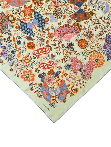 fleurs et papillons de tissus hermes scarf